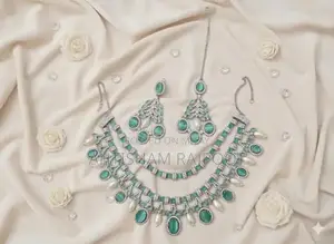 Elegant White Bridal Choker Jewelry Set with 1K Stone Work