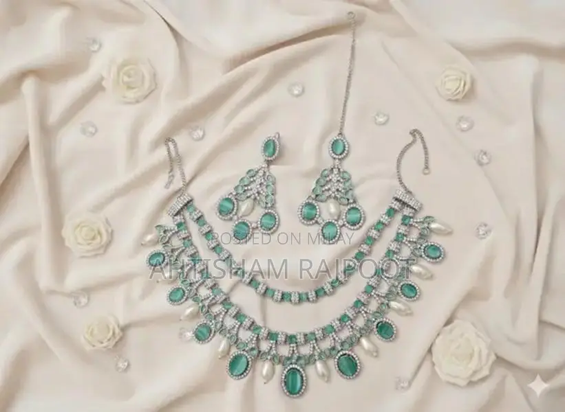 Elegant White Bridal Choker Jewelry Set with 1K Stone Work