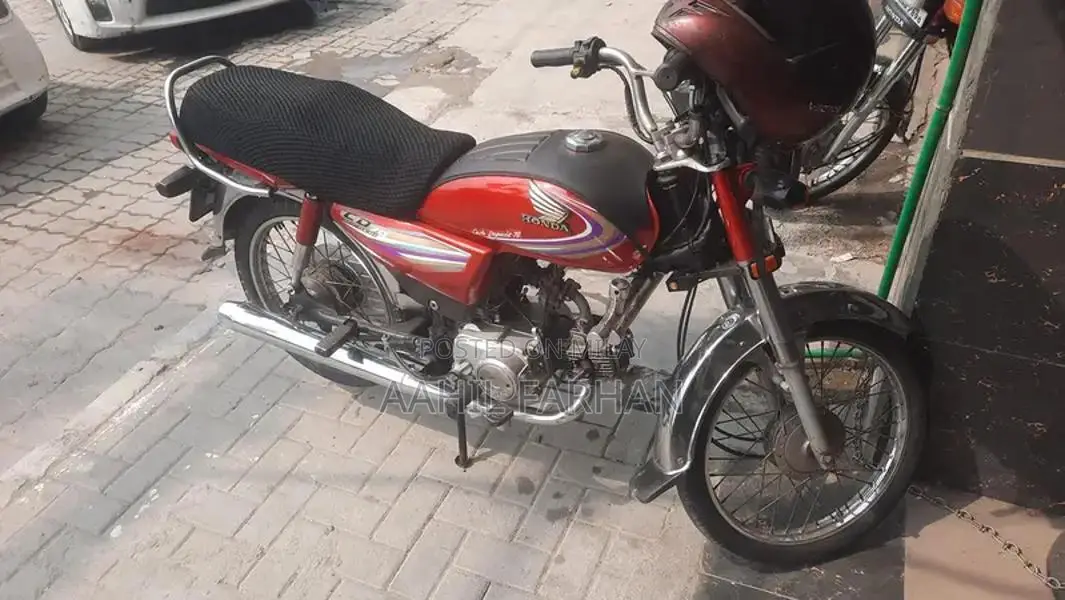 Honda 70 Motorcycle - 2015 Model, Excellent Condition