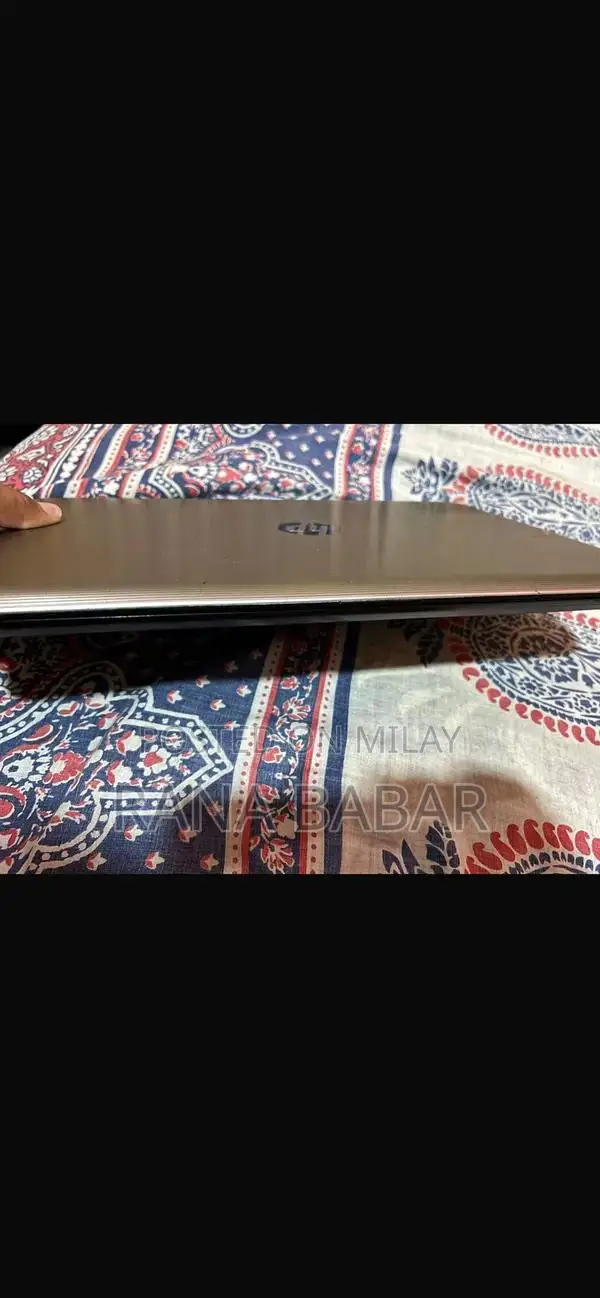 Core i3 Compact Laptop with Extended Battery Life