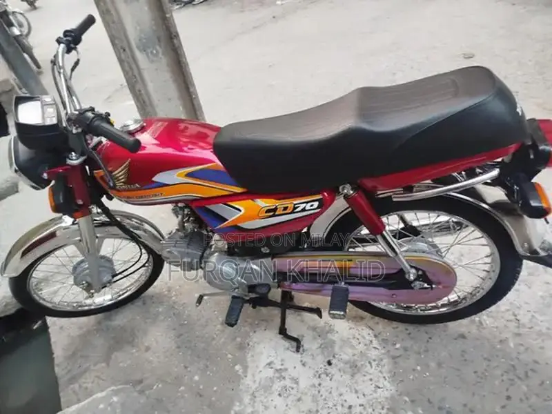 Honda CD 70 Classic Motorcycle - Reliable Single Cylinder Bike