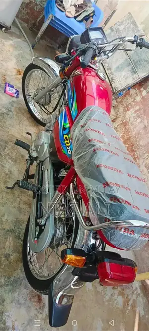 Photo - CD 70 Motorcycle - Classic and Well-Maintained Bike