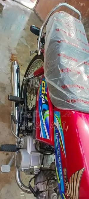 CD 70 Motorcycle - Classic and Well-Maintained Bike