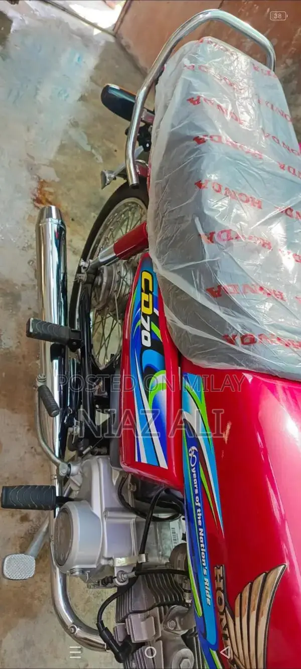 CD 70 Motorcycle - Classic and Well-Maintained Bike