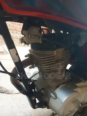 Honda CG 125 Motorcycle - Classic Single Cylinder Bike