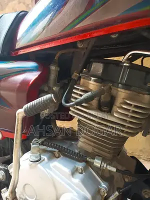 Honda CG 125 Motorcycle - Classic Single Cylinder Bike