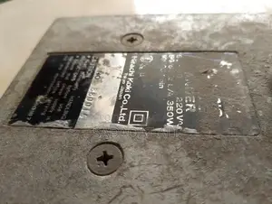 Hitachi Heavy-Duty Sander Machine for Wall and Door Finishing