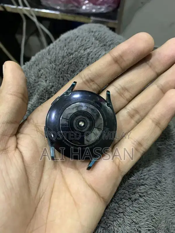 Samsung Galaxy Watch 4 Smart Fitness Smartwatch with Health Tracking