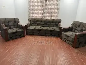 Photo - 5-Seater Living Room Sofa - Comfortable & Stylish Design