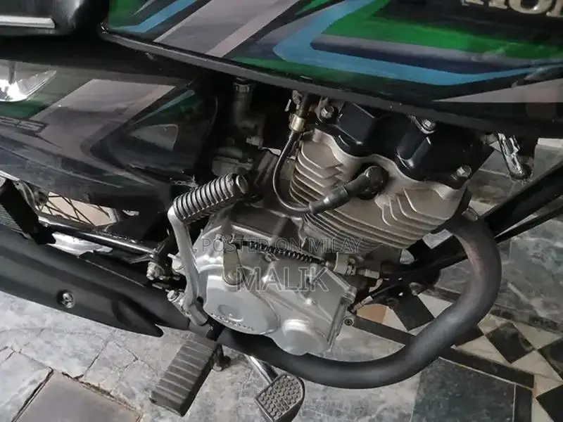 Honda CG 125 Motorcycle - Black Edition 2022/2023 Model