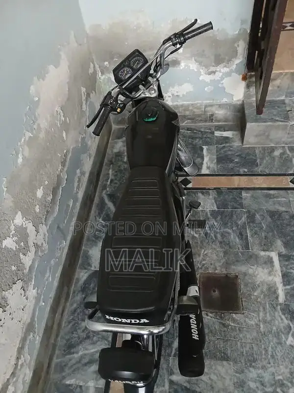 Honda CG 125 Motorcycle - Black Edition 2022/2023 Model