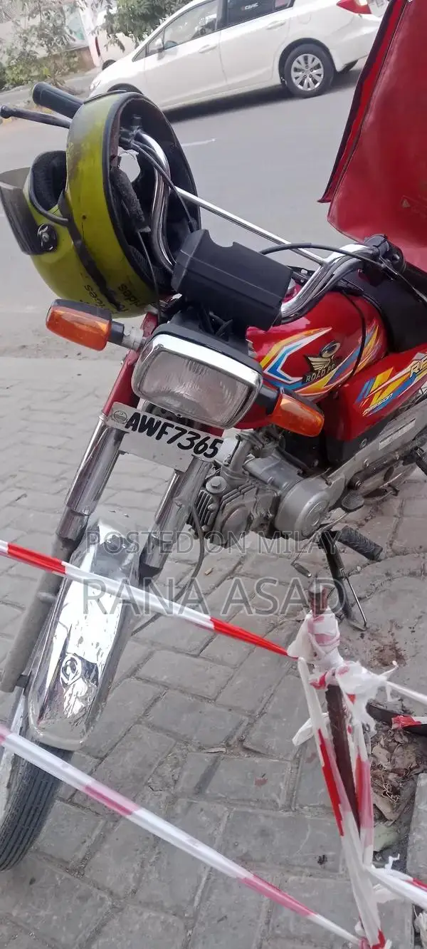 Road Prince 70cc Motorcycle - Lush Condition Urban Commuter