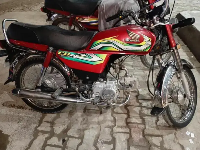 Honda CD70 Motorcycle 2023 Model - Reliable Urban Commuter