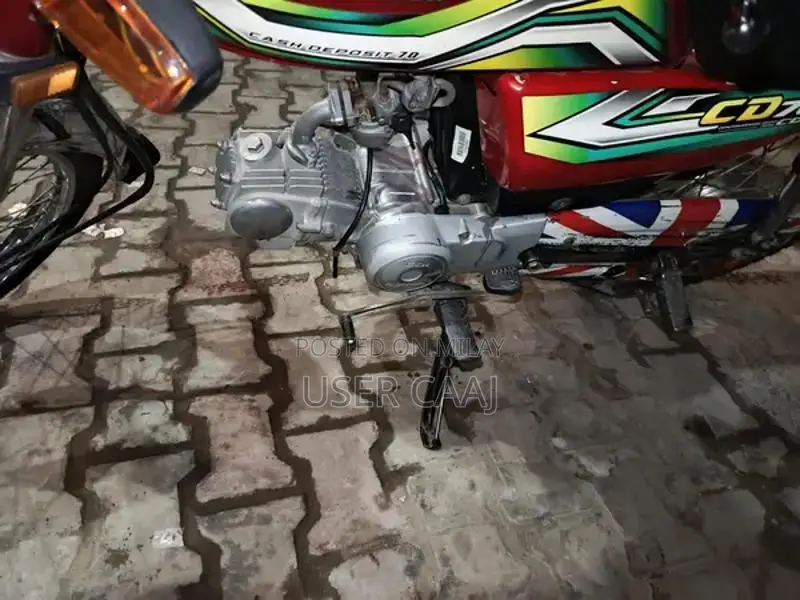 Honda CD70 Motorcycle 2023 Model - Reliable Urban Commuter