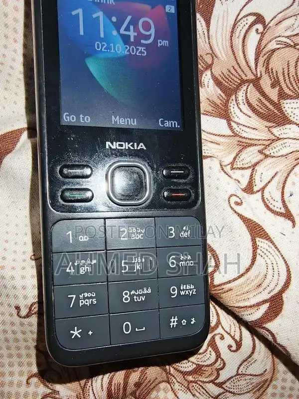 Classic Nokia Feature Phone - Basic Mobile Device