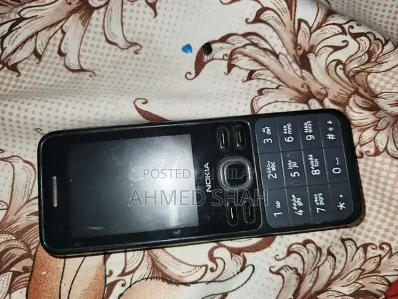 Classic Nokia Feature Phone - Basic Mobile Device