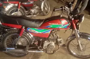 Photo - Honda CB 2018 Red