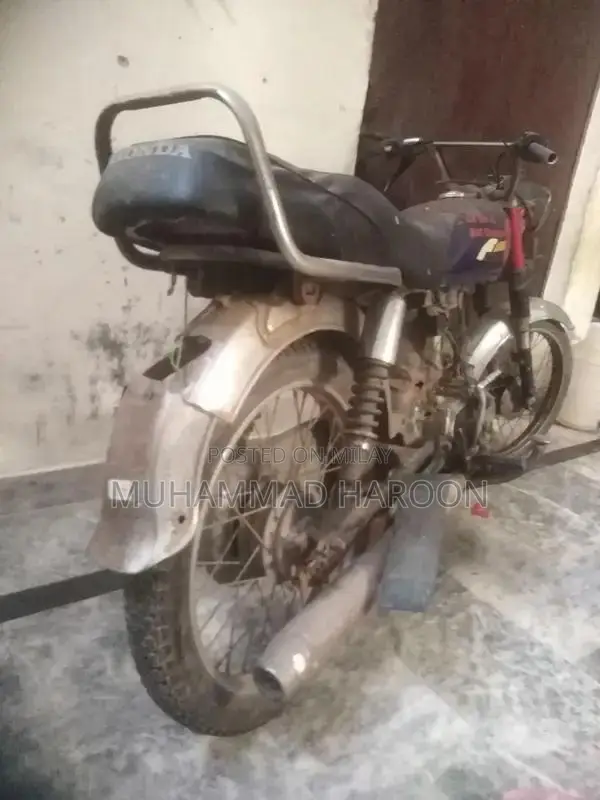 Damaged Motorcycle - Project Bike for Repair or Parts