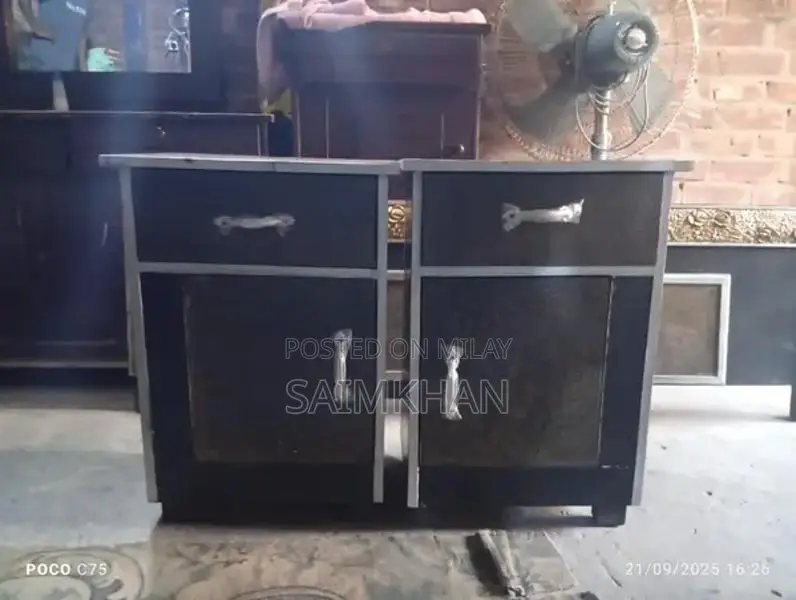 Bedroom Furniture Set with Dresser and Bedside Table