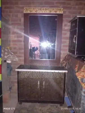 Bedroom Furniture Set with Dresser and Bedside Table