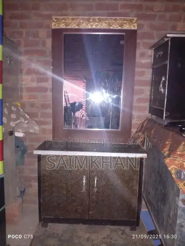 Bedroom Furniture Set with Dresser and Bedside Table