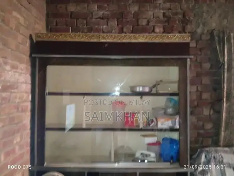 Bedroom Furniture Set with Dresser and Bedside Table