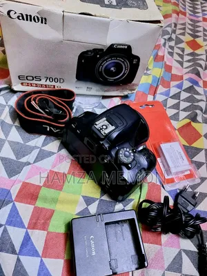 Photo - Canon Eos 700d (50)Mm1.8lns Ynglns.