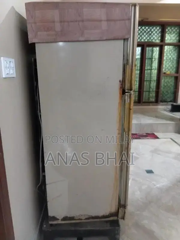 PEL Medium Refrigerator - Compact Home Cooling Appliance