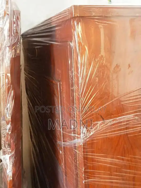 Wooden Wardrobe with Modern Design for Bedroom Storage