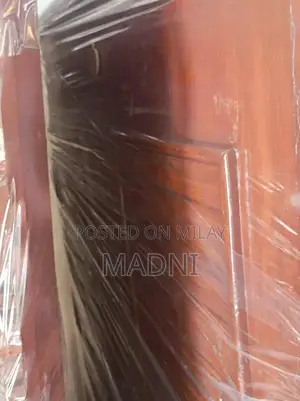 Wooden Wardrobe with Modern Design for Bedroom Storage