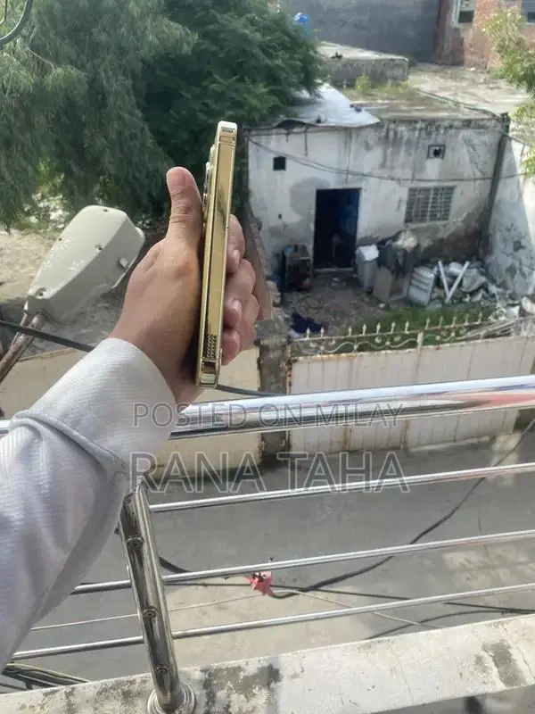 Dual SIM Smartphone with Complete Accessories