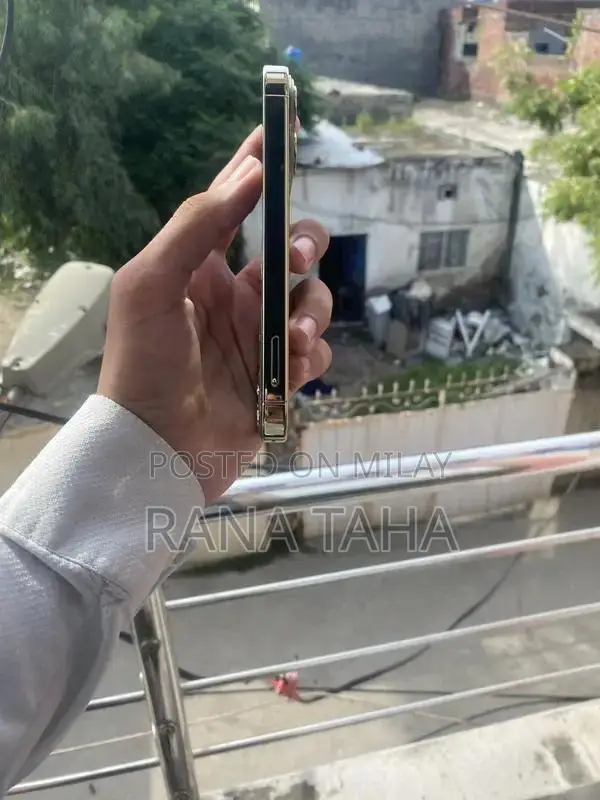 Dual SIM Smartphone with Complete Accessories