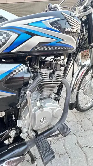 Photo - Honda CG 125 Black Motorcycle - Low Mileage Urban Commuter