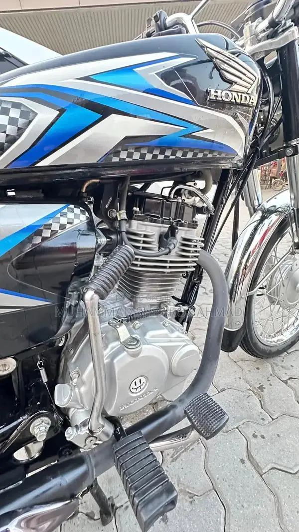 Honda CG 125 Black Motorcycle - Low Mileage Urban Commuter