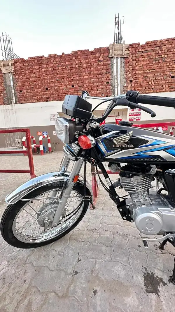 Honda CG 125 Black Motorcycle - Low Mileage Urban Commuter