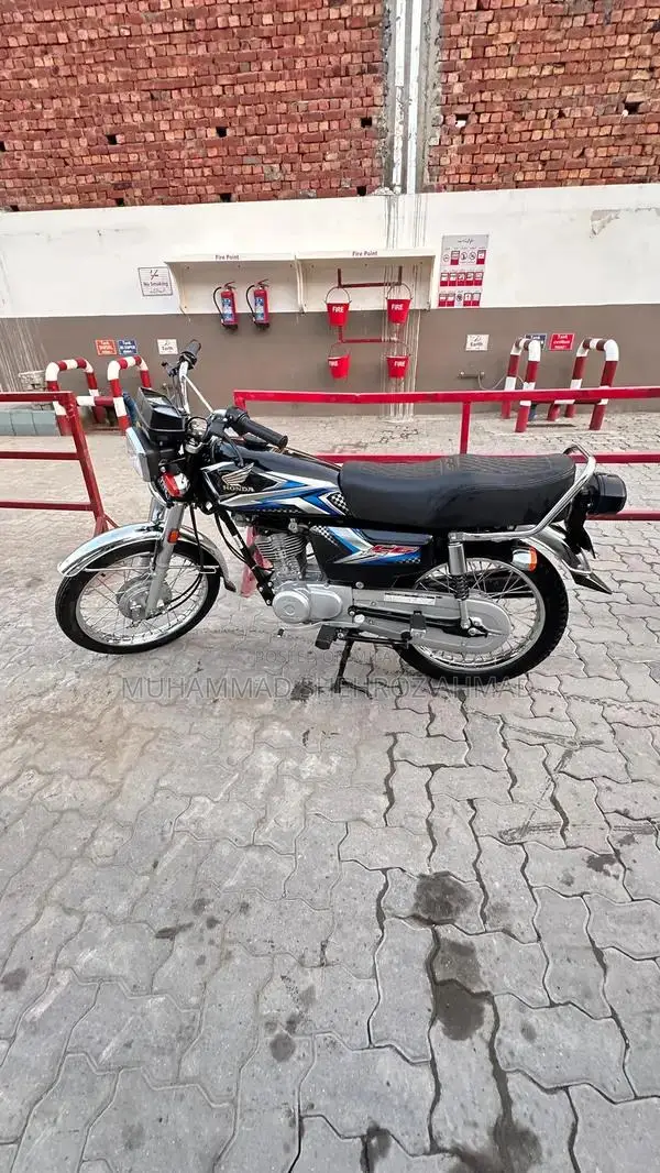 Honda CG 125 Black Motorcycle - Low Mileage Urban Commuter