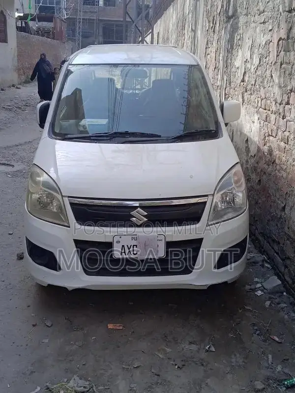 Suzuki WagonR VXL Compact Hatchback with Alloy Rims