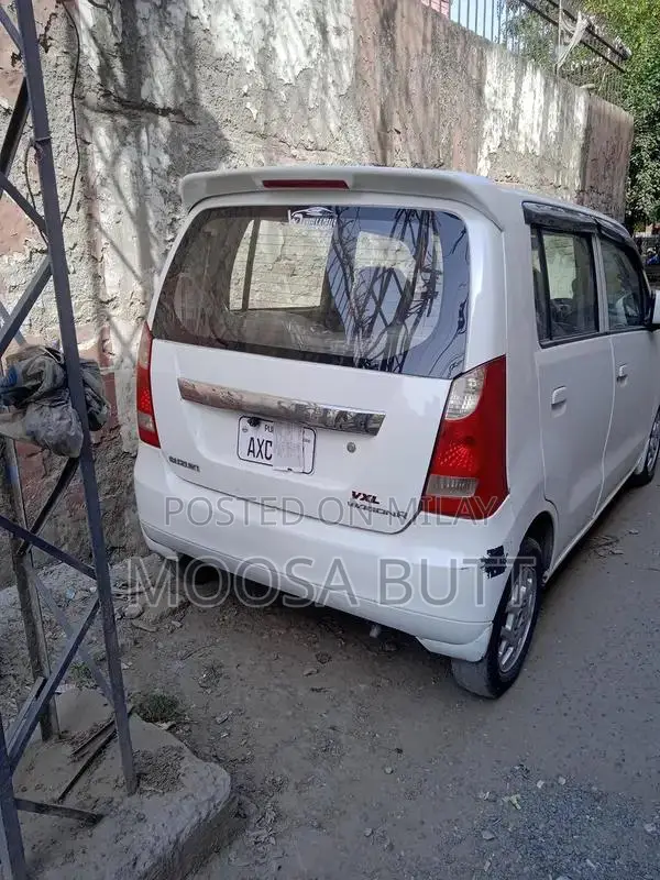 Suzuki WagonR VXL Compact Hatchback with Alloy Rims
