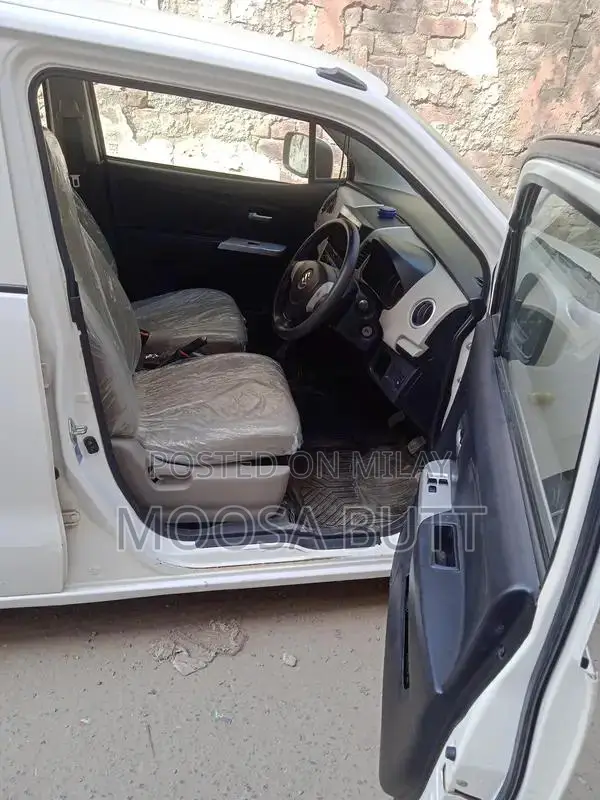 Suzuki WagonR VXL Compact Hatchback with Alloy Rims