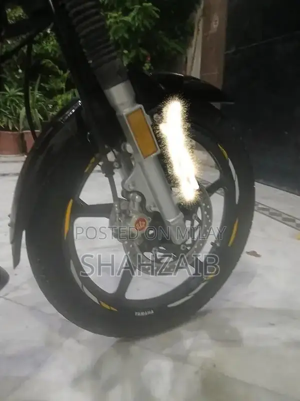 Yamaha 125cc Motorcycle in Excellent Riding Condition