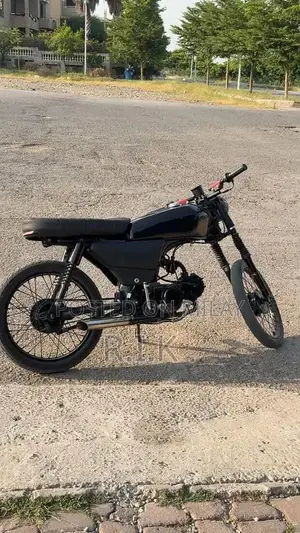 Photo - CD 70 Cafe Racer Motorcycle - Classic Vintage Design