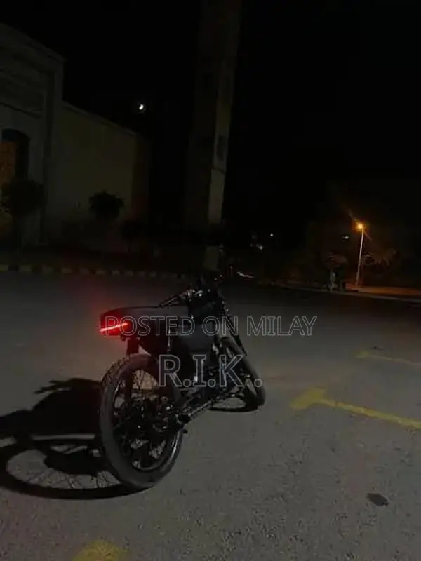 CD 70 Cafe Racer Motorcycle - Classic Vintage Design