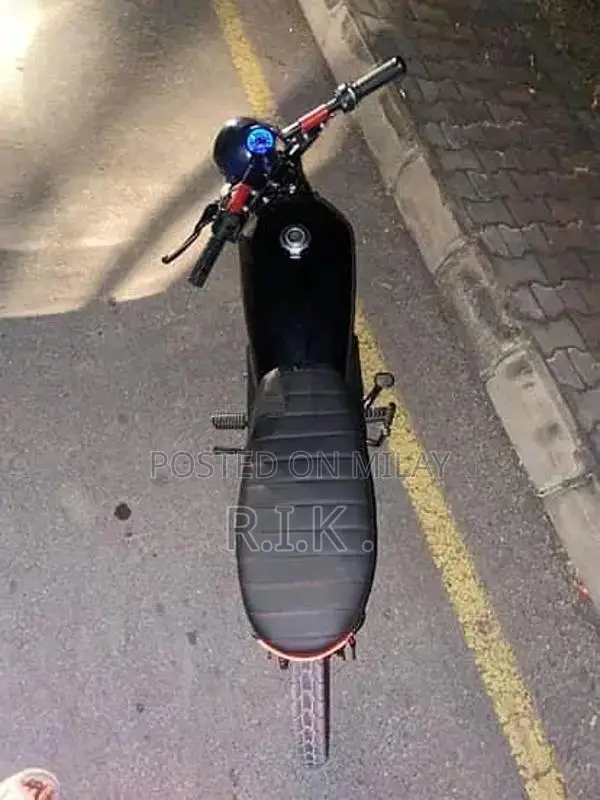 CD 70 Cafe Racer Motorcycle - Classic Vintage Design