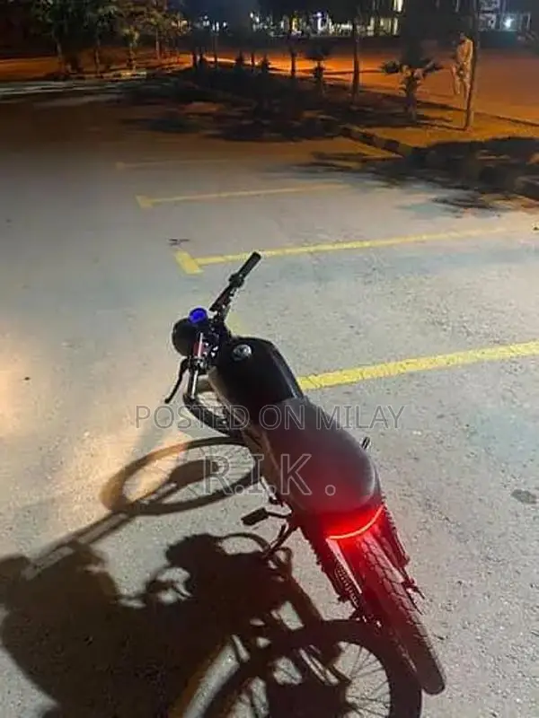 CD 70 Cafe Racer Motorcycle - Classic Vintage Design