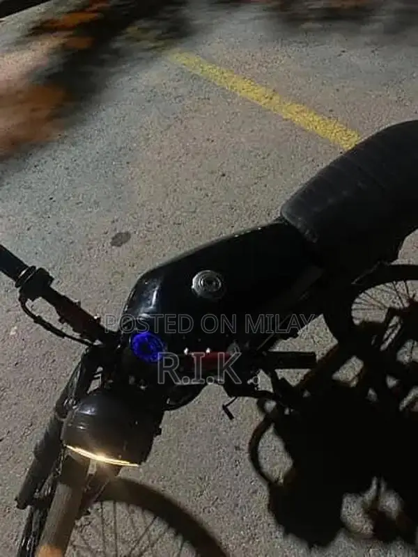 CD 70 Cafe Racer Motorcycle - Classic Vintage Design