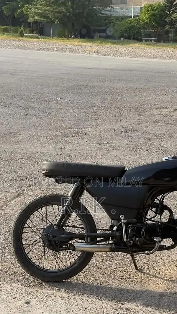 CD 70 Cafe Racer Motorcycle - Classic Vintage Design