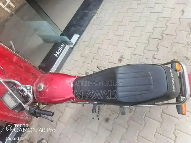 Honda 70cc Motorcycle - Well-Maintained Condition