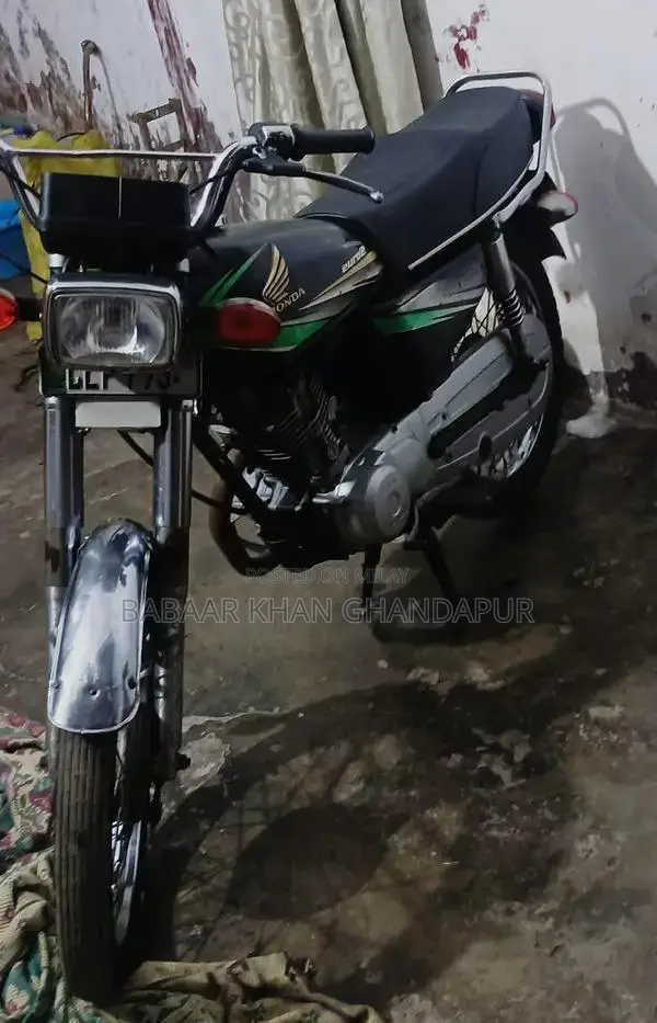 Honda 125 Motorcycle, 2013 Model - Black