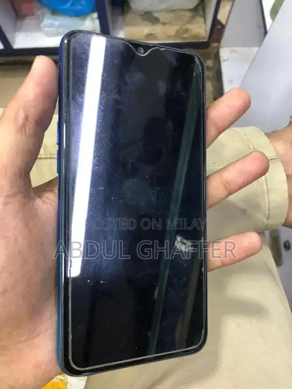 Realme 3 Smartphone 4GB RAM 64GB Storage Compact Device