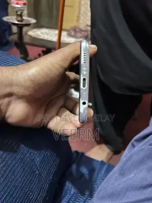 Budget Mobile with Compact Design and Finger Display